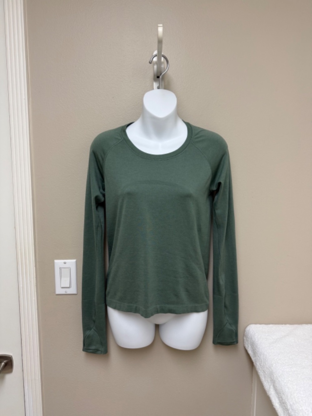 Lululemon Swiftly Tech Long-Sleeve Shirt 2.0 *Waist Length Green Size 8